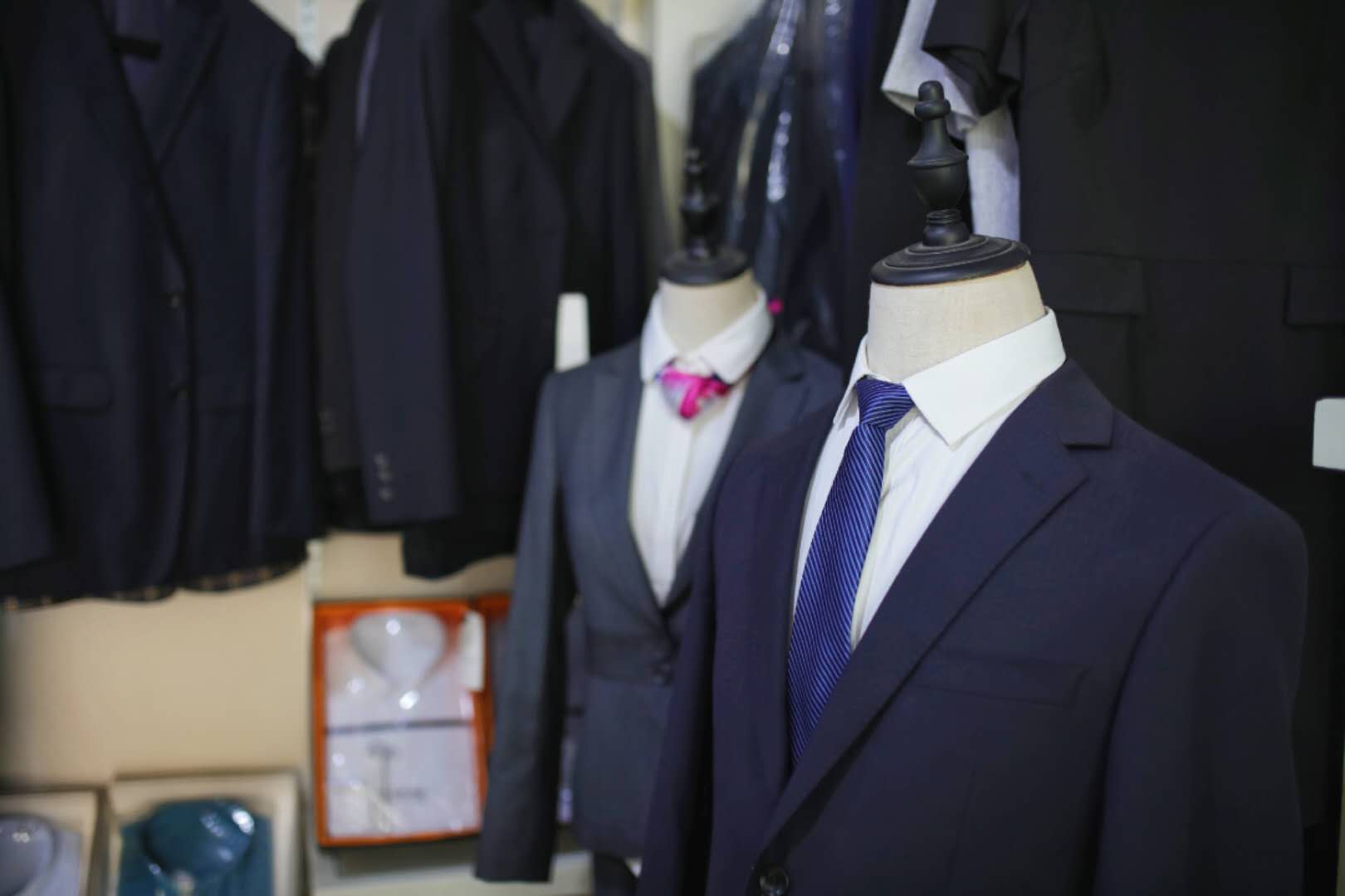 廣東西服定做的歷史與發(fā)展